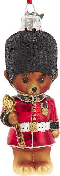 

Елочная игрушка Kurt S. Adler Christmas 2025 Мишка-гвардеец NB1850