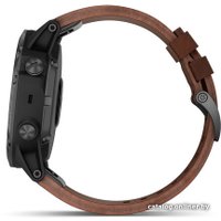 Умные часы Garmin Fenix 5X Plus Sapphire (серый/коричневый кожаный)