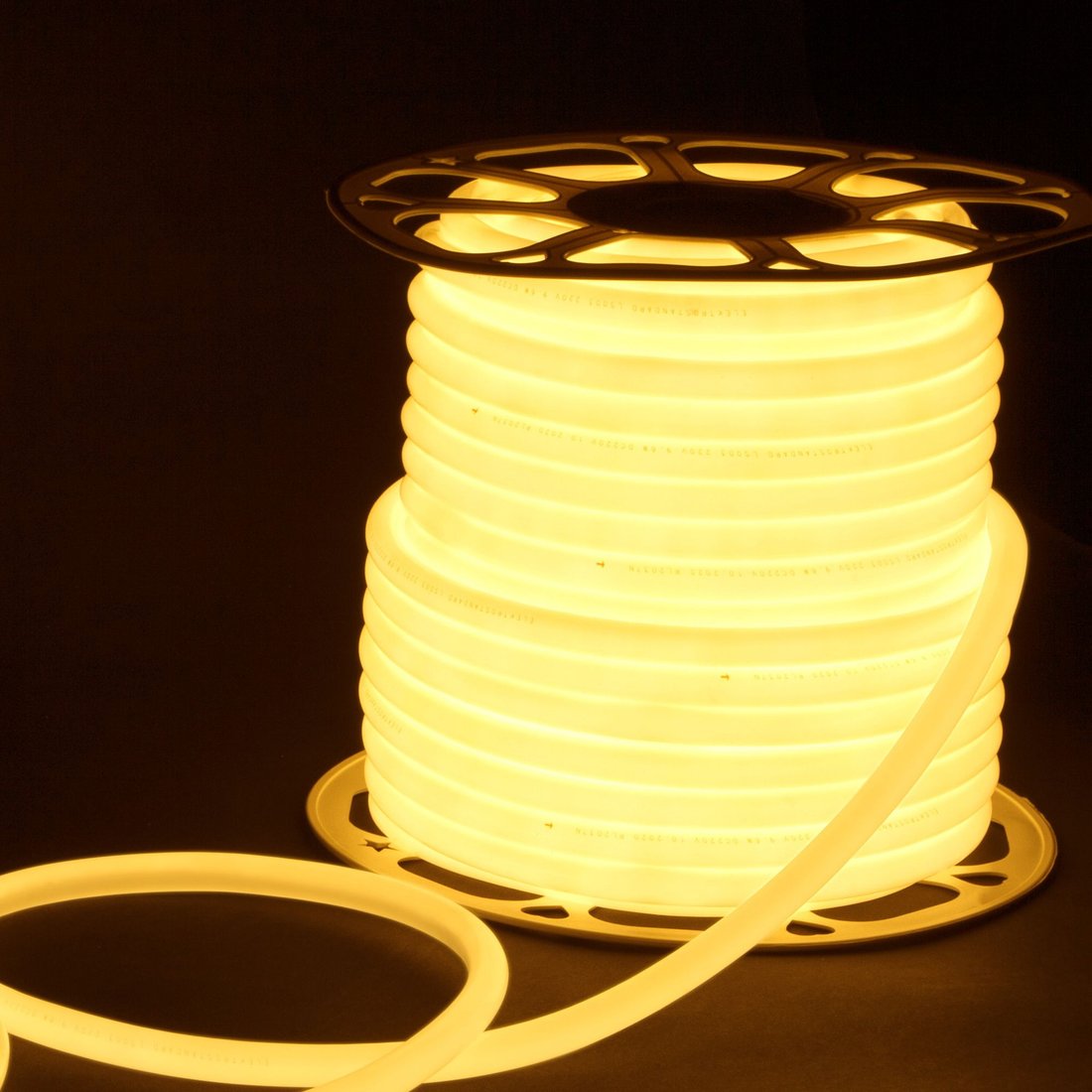 

Гибкий неон Elektrostandard 220V 9.6W 144Led 2835 IP67 круглый теплый белый a052998