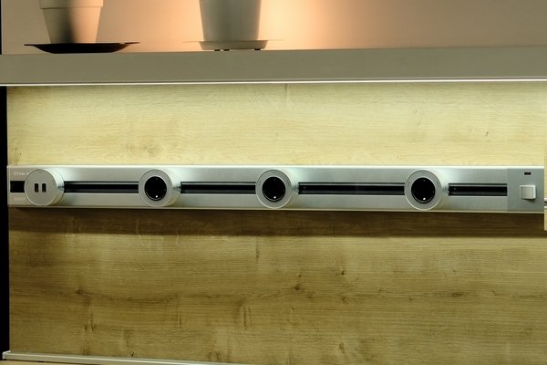 

Трековая розетка AVEL шинопровод 100 см + 3 ЕВРО розетки + 1 USB (серебристый)