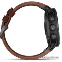 Умные часы Garmin Fenix 5X Plus Sapphire (серый/коричневый кожаный)