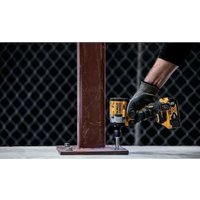 Гайковерт DeWalt DCF922M2 (с 2-мя АКБ, кейс)