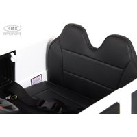 Электромобиль RiverToys Z111VO (белый)