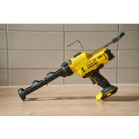 Пистолет для герметика Stanley SFMCE600B (без АКБ)