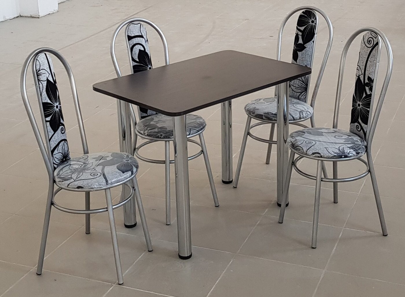 

Обеденная группа Табуретоф стол и 4 стула (Цветы/Серебро, ст. 90x60 см, Темно-коричневый)