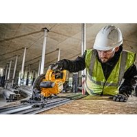 Дисковая (циркулярная) пила DeWalt DCS579NT-XJ (без АКБ, кейс)