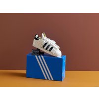 Конструктор LEGO 10282 Кроссовки adidas Originals Superstar