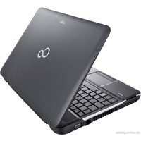 Ноутбук Fujitsu LIFEBOOK AH512 [AH512MX5A7DE]