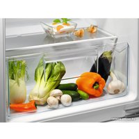 Мини-холодильник Electrolux LFB2AE88S