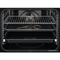 Электрический духовой шкаф Electrolux SteamBake 600 EOD6P77WX