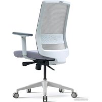 Офисное кресло Bestuhl S30 White Pl без подголовника и рег. подлокотником (черная сетка/серая ткань) в Витебске