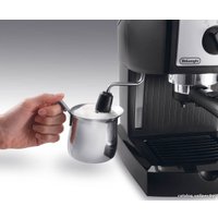 Рожковая кофеварка DeLonghi EC 153.B