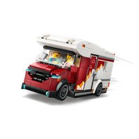 Конструктор LEGO City Кемпер-фургон для отдыха и приключений 60454