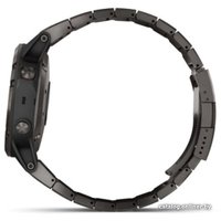 Умные часы Garmin Fenix 5 Plus Sapphire (титановый серый/титановый)