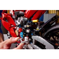 Конструктор LEGO Technic 42202 Мотоцикл Ducati Panigale V4 S