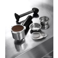 Рожковая кофеварка DeLonghi Dedica EC 680.R