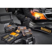  DeWalt DCK200MM2T (шуруповерт, винтоверт, 2 АКБ, кейс)