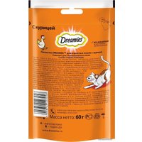 Лакомство для кошек Dreamies лакомые подушечки с курицей 60 г
