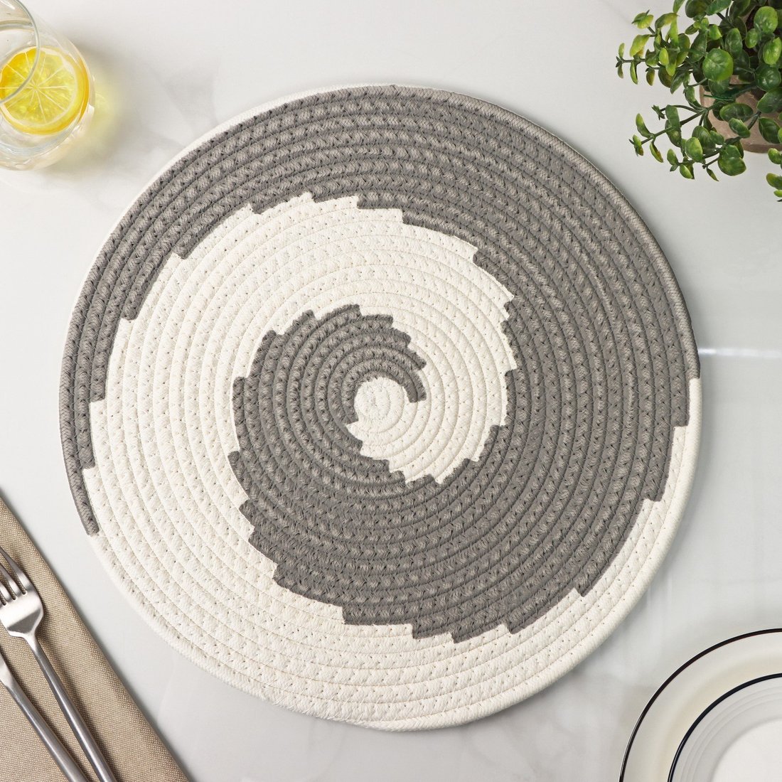 Сервировочная салфетка Доляна Гипноз 7086148 (серый/белый)