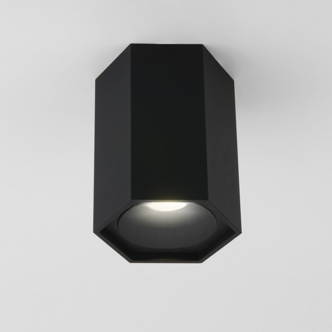 

Точечный светильник Elektrostandard 7W 4200K 25037/LED (черный матовый)
