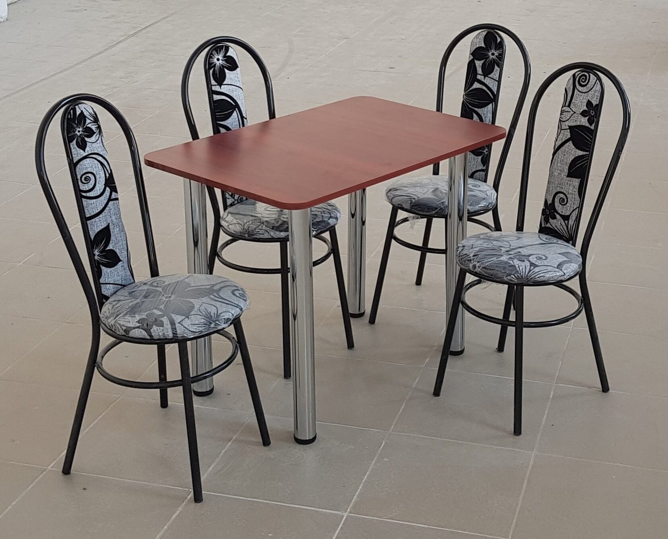 

Обеденная группа Табуретоф стол и 4 стула (Цветы/Черный, ст. 90x60 см, Красно-терракотовый)