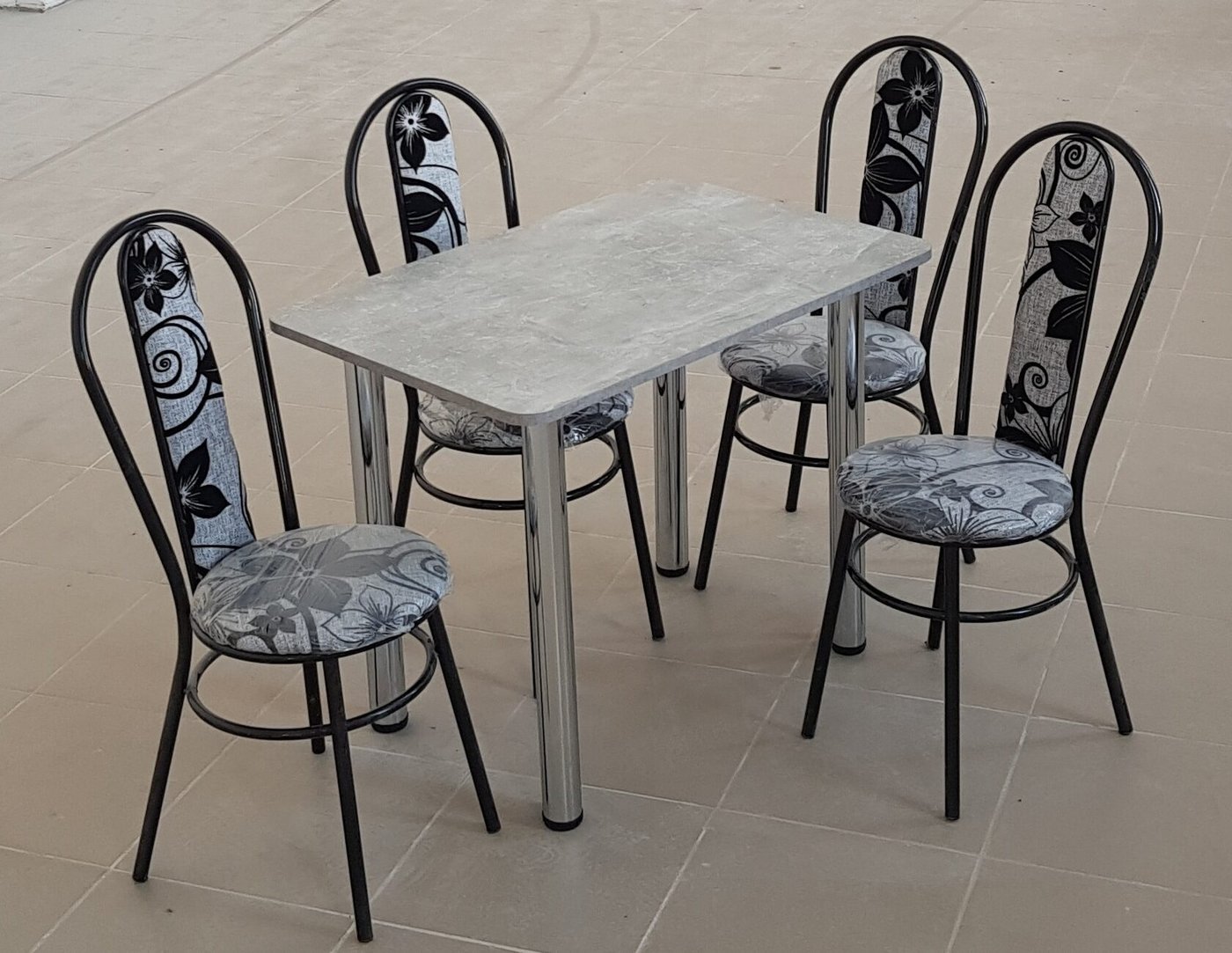 

Обеденная группа Табуретоф стол и 4 стула (Цветы/Черный, ст. 100x60 см, Серый-голубой)
