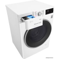 Стирально-сушильная машина LG F4J6TG1W