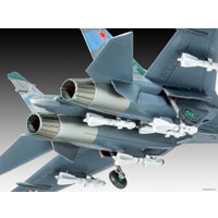 Сборная модель Revell 63948 Подарочный набор Советский истребитель Su-27 Flanker