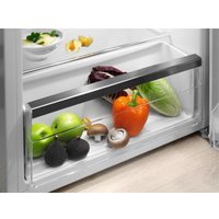 Мини-холодильник Electrolux LXB1AE13W0