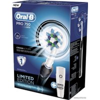 Электрическая зубная щетка Oral-B Pro 750 Cross Action D16.513.UX (черный)