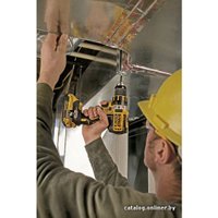 Дрель-шуруповерт DeWalt DCD790D2 (с 2-мя АКБ, кейс)