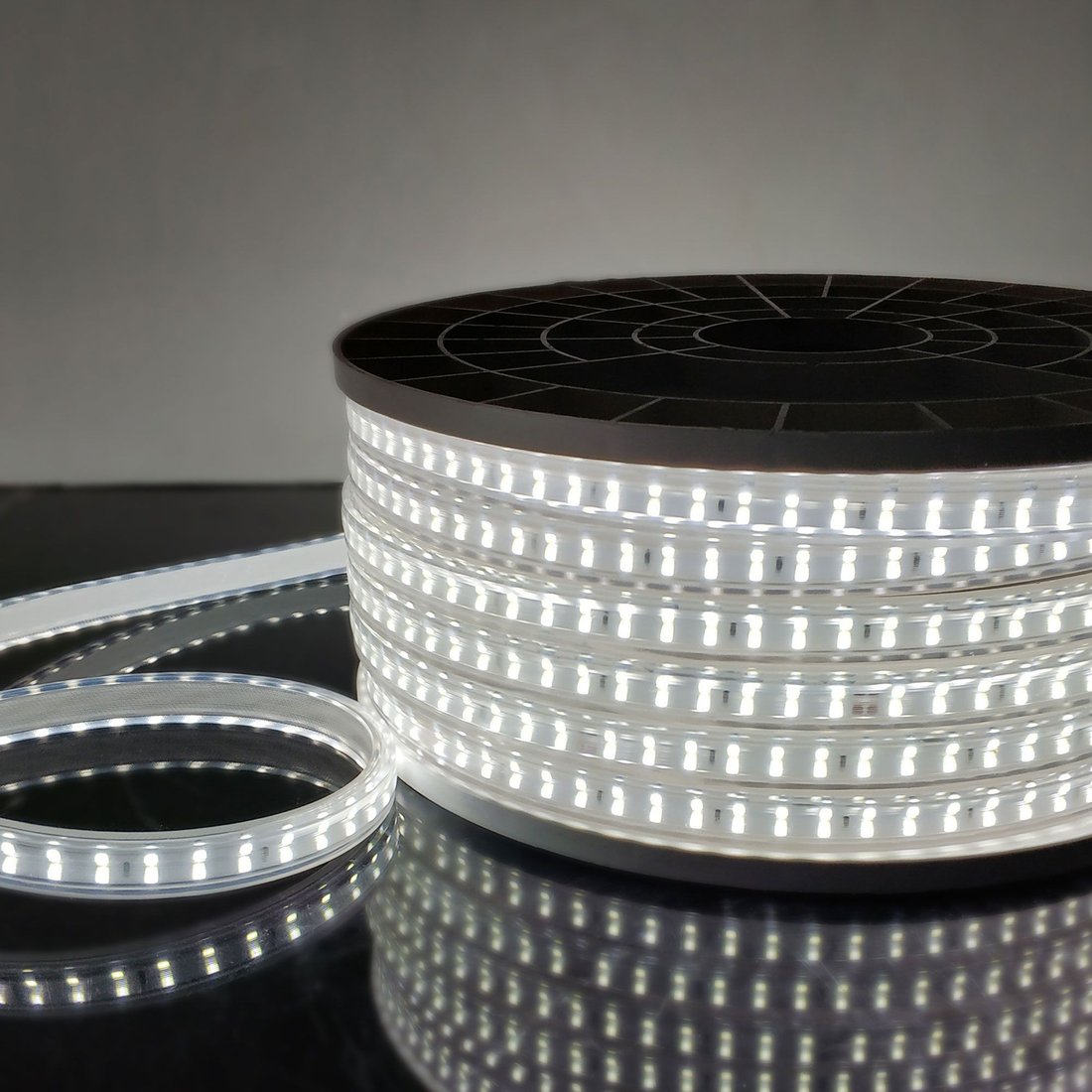 

Светодиодная лента Elektrostandard 220V 18W 180Led 2835 IP65, холодный белый a053653