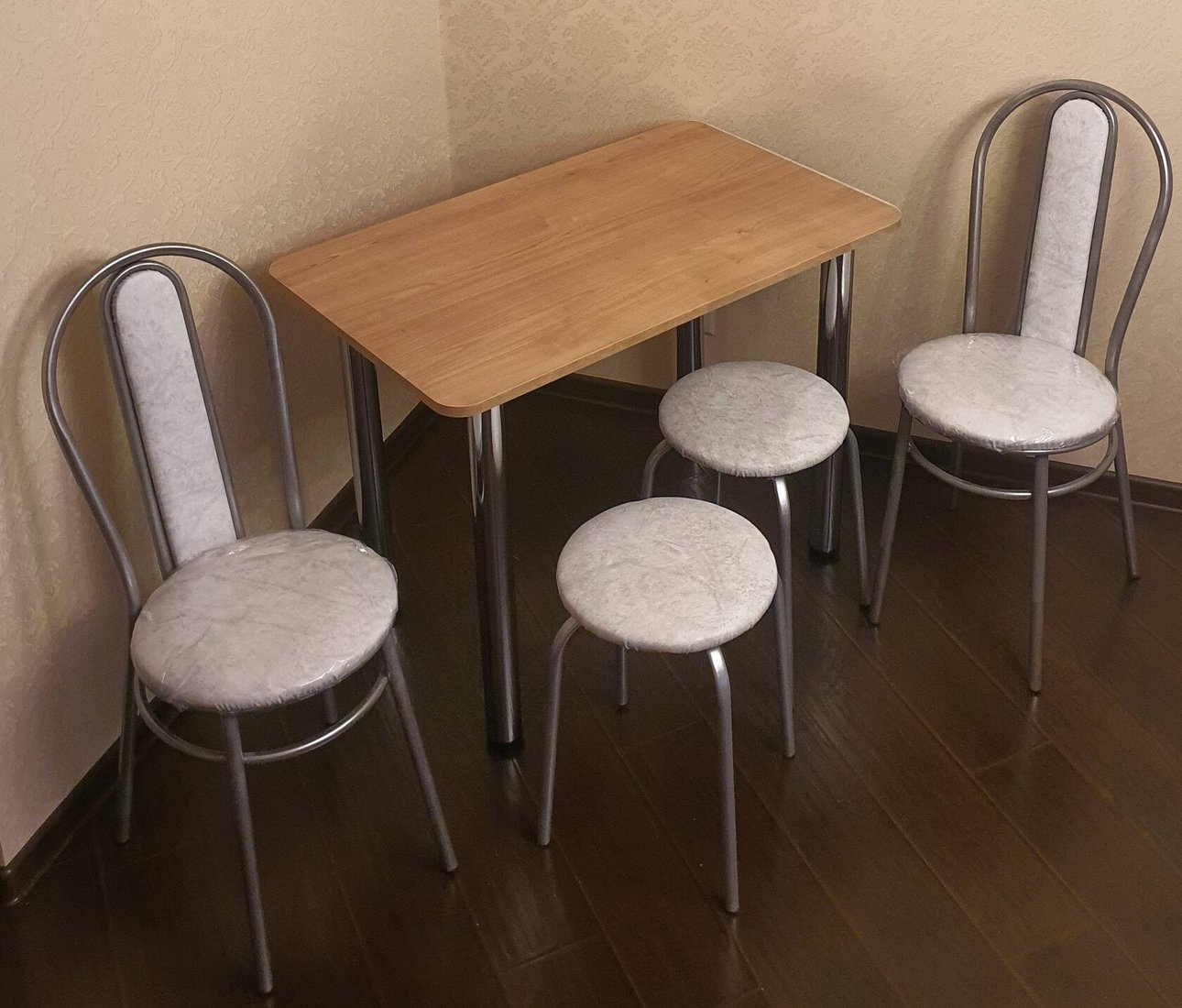 

Обеденная группа Табуретоф стол, 2 табурета, 2 стула (Мрамор/Серебро, ст. 90x60 см, Светло-желтый)