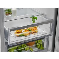 Холодильник Electrolux MultiSpace 800 LNT7ME36G2