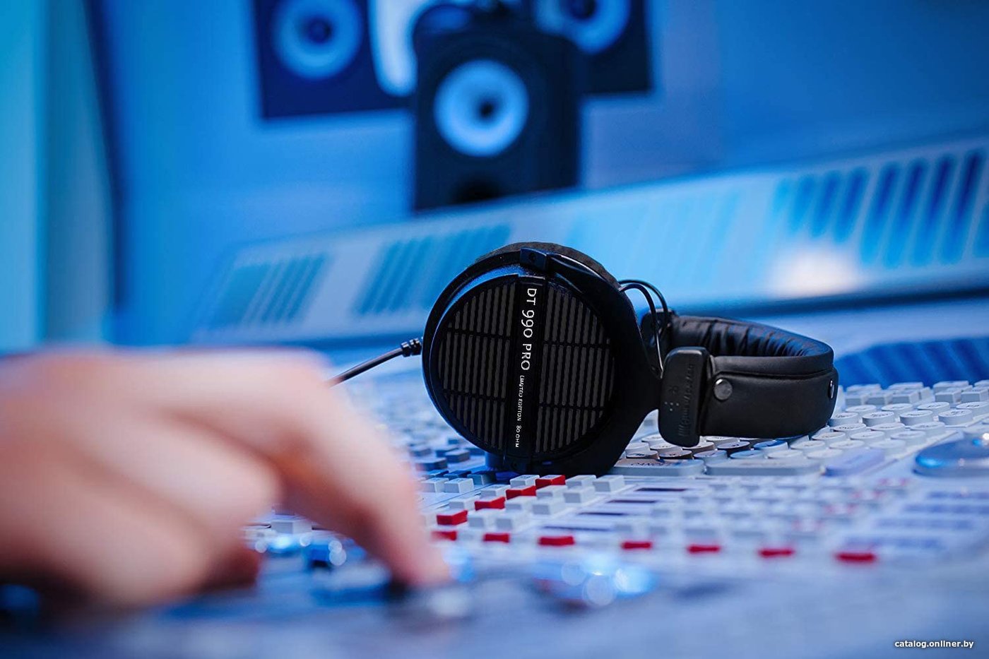 Beyerdynamic DT 990 Pro Limited Edition 80 Ohm наушники купить в