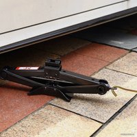 Ромбовый домкрат Deko DKJ04 2.2т