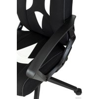 Игровое (геймерское) кресло Zombie 200 (черный/ белый)