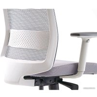 Офисное кресло Bestuhl S30 White Pl с подголовником и рег. подлокотником (черная сетка/серая ткань) в Витебске