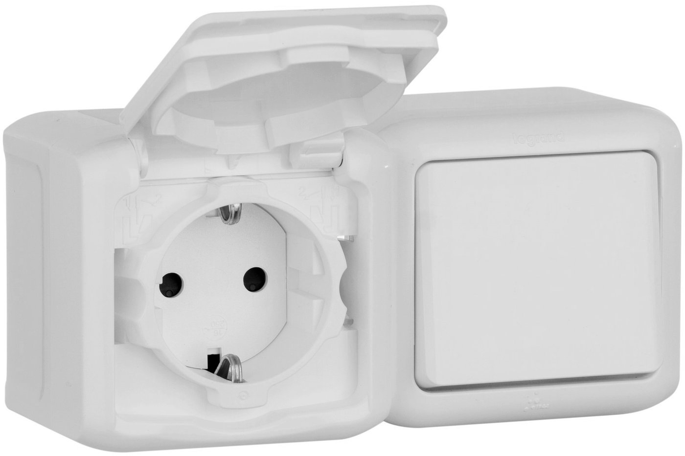 

Розетка Legrand Quteo 7 823 18