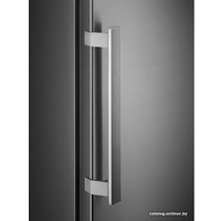 Однокамерный холодильник Electrolux RRC5ME38X2