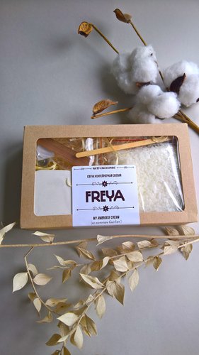 Ароматическая свеча CandleFarm Мастер-класс в коробке. FREYA - My Ambroise Cream
