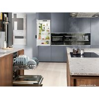 Встраиваемая посудомоечная машина Electrolux 900 ComfortLift EEC87400W