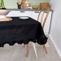 Скатерть ОМурМебель 200x150см прямоугольная с рюшами (черный)