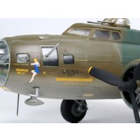 Сборная модель Revell 04297 Американский бомбардировщик B-17F Memphis Belle