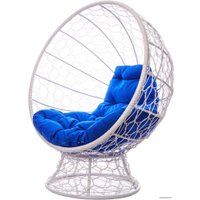 Кресло M-Group Кокос на подставке 11590110 (белый ротанг/синяя подушка)