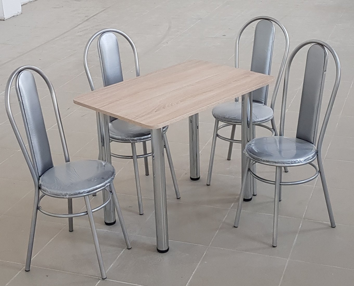 

Обеденная группа Табуретоф стол и 4 стула (Серебро/Серебро, ст. 100x60 см, Светло-серый)