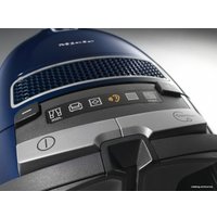 Пылесос Miele Complete C3 Parquet PowerLine SGSF3