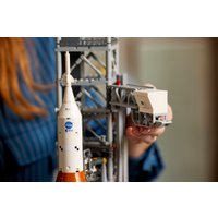 Конструктор LEGO Icons 10341 Космическая пусковая система NASA Artemis
