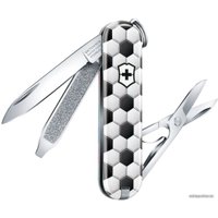 Мультитул Victorinox Classic Limited Edition 2020 World of Soccer 0.6223.L2007