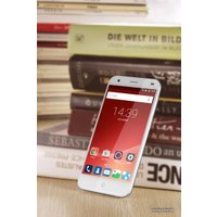 Телефон ZTE Blade S6